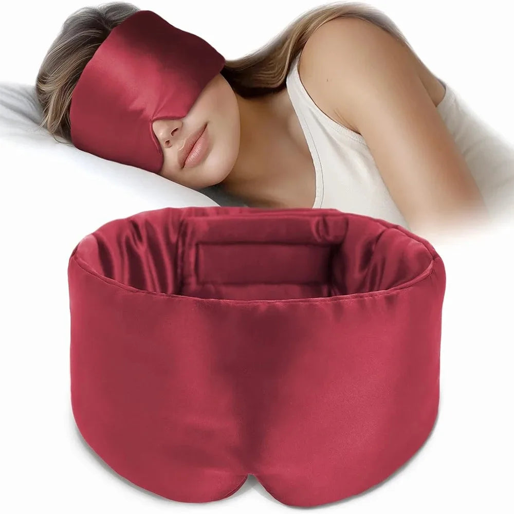 Zijden slaapmasker gedragen