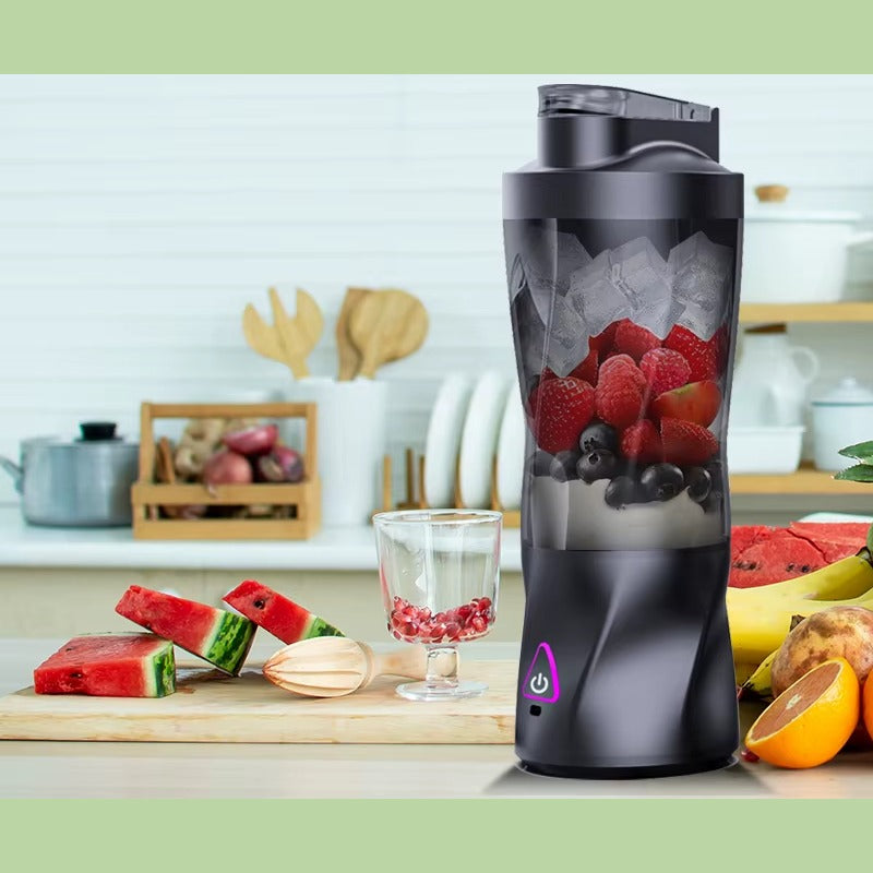 Draagbare blender in de keuken
